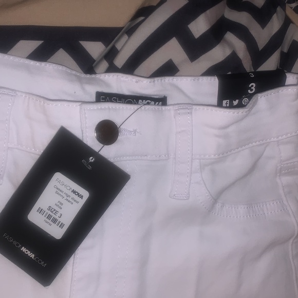 Fashion Nova jeans never worn tag still on - Picture 4 of 4